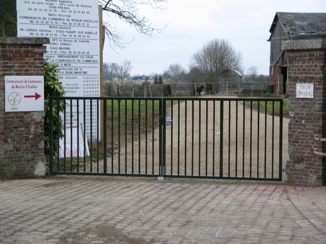 portail ou portillon sur mesure, en acier, barreaudage ou treillis soudé, de la couleur de votre choix